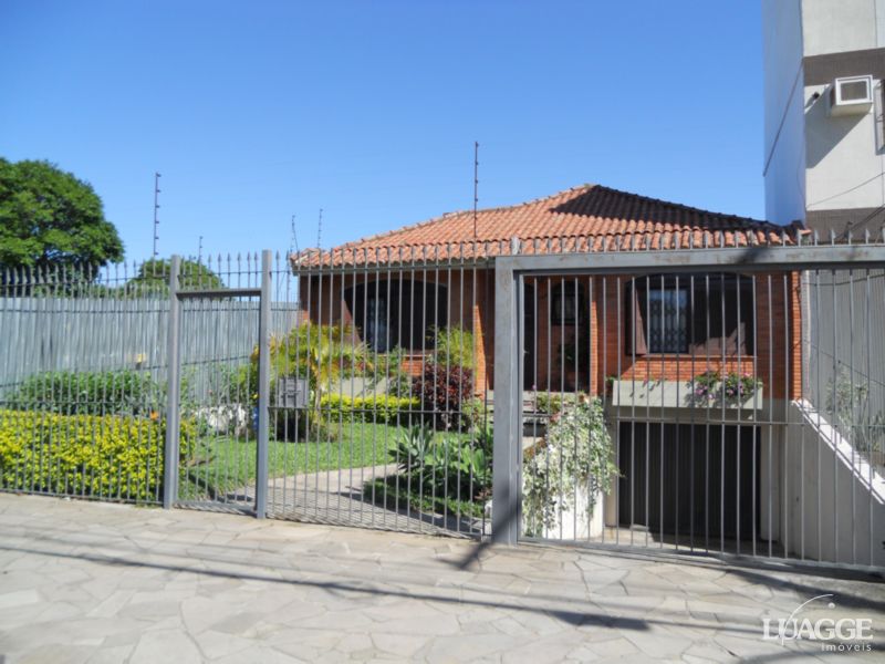 Casa com 283m², 3 dormitórios, 1 suíte no bairro Santa Tereza em Porto Alegre para Comprar