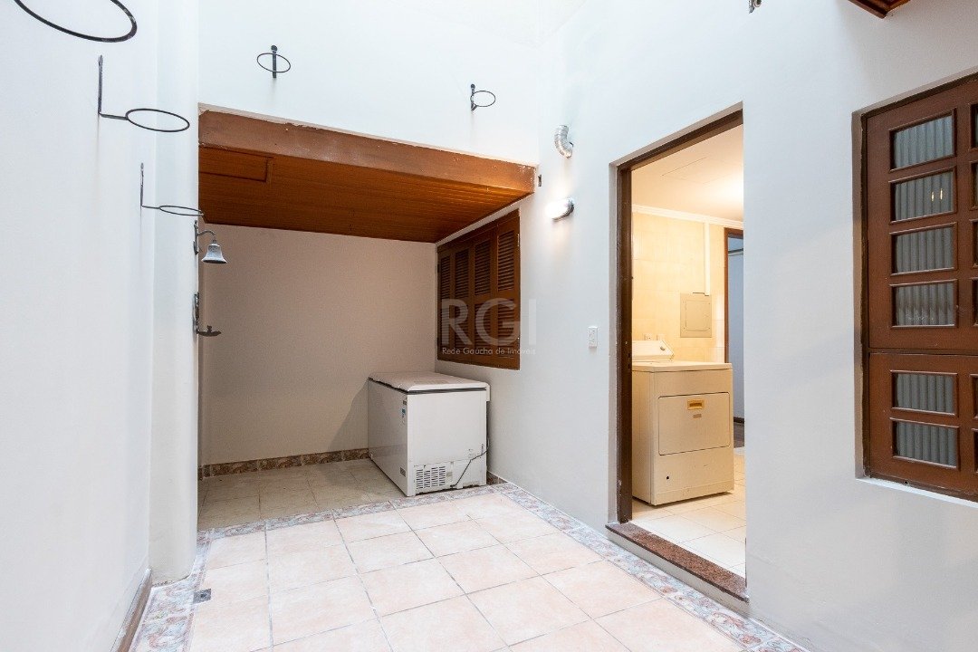 Casa à venda com 5 quartos, 322m² - Foto 17