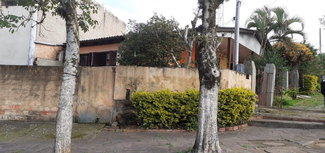 Casa com 80m², 3 dormitórios, 2 vagas no bairro Espirito Santo em Porto Alegre para Comprar
