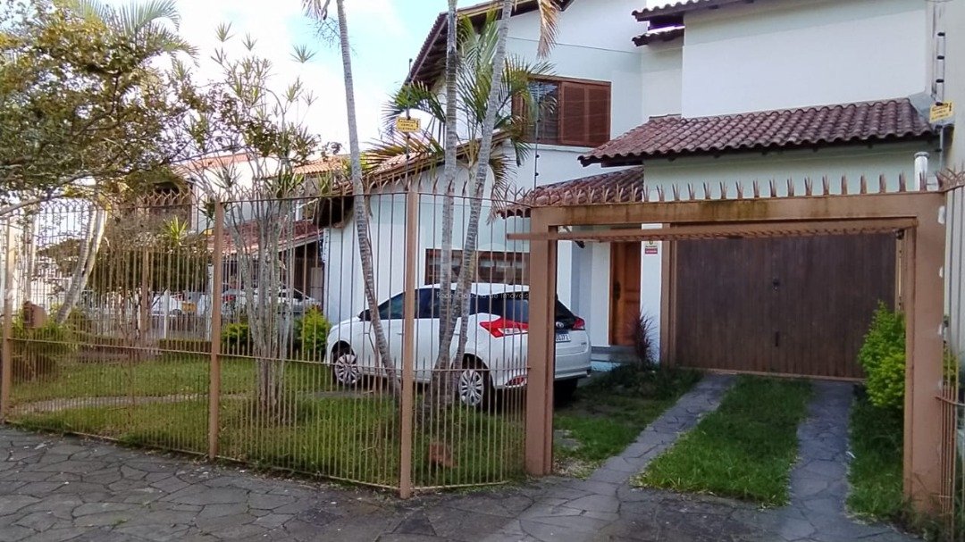 Casa à venda com 4 quartos, 243m² - Foto 2