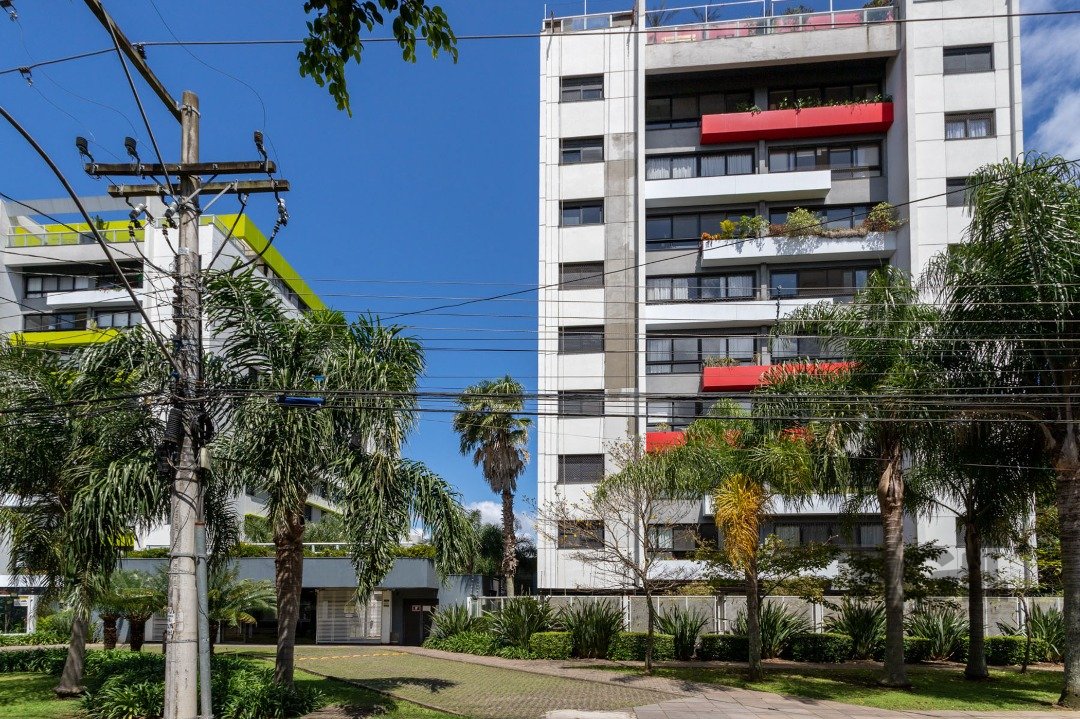 Apartamento com 95m², 3 dormitórios, 1 suíte, 2 vagas no bairro Tristeza em Porto Alegre para Comprar