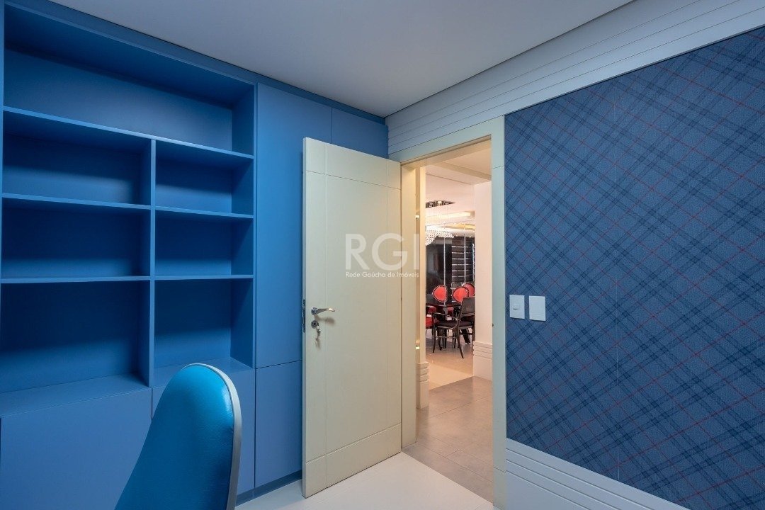 Apartamento à venda com 3 quartos, 216m² - Foto 4