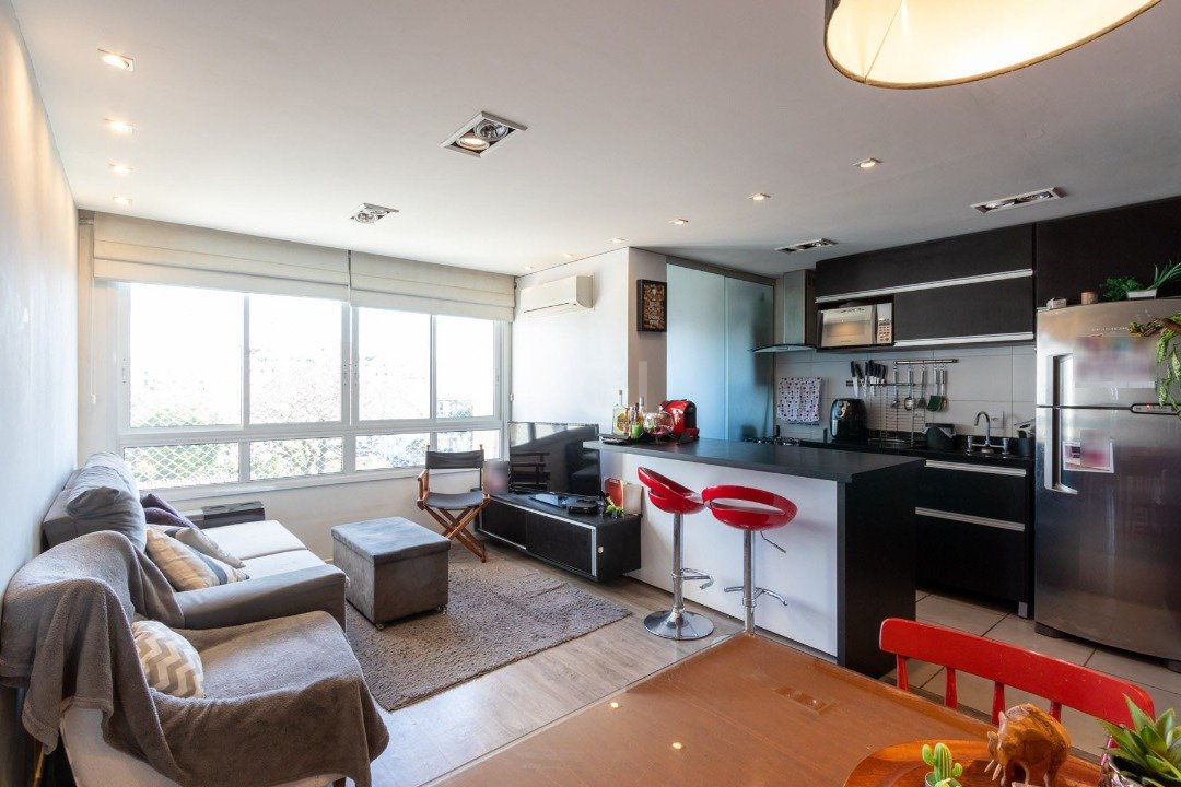 Apartamento com 60m², 2 dormitórios, 1 suíte, 2 vagas no bairro Tristeza em Porto Alegre para Comprar
