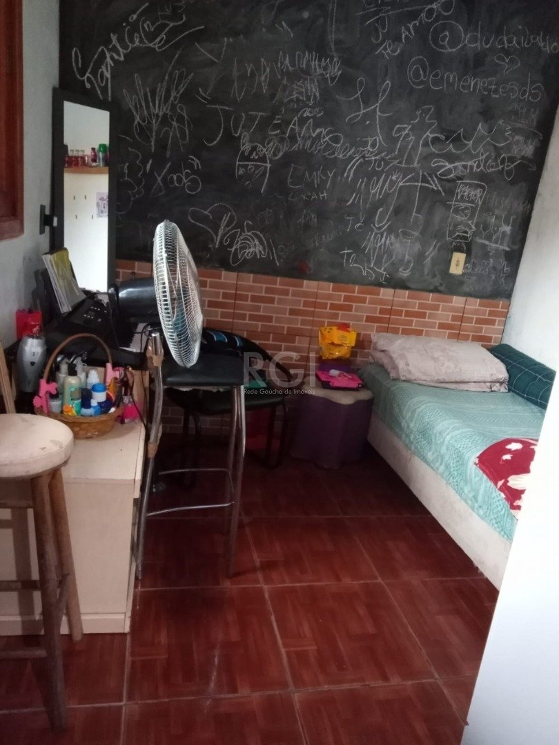 Casa à venda com 3 quartos, 60m² - Foto 2