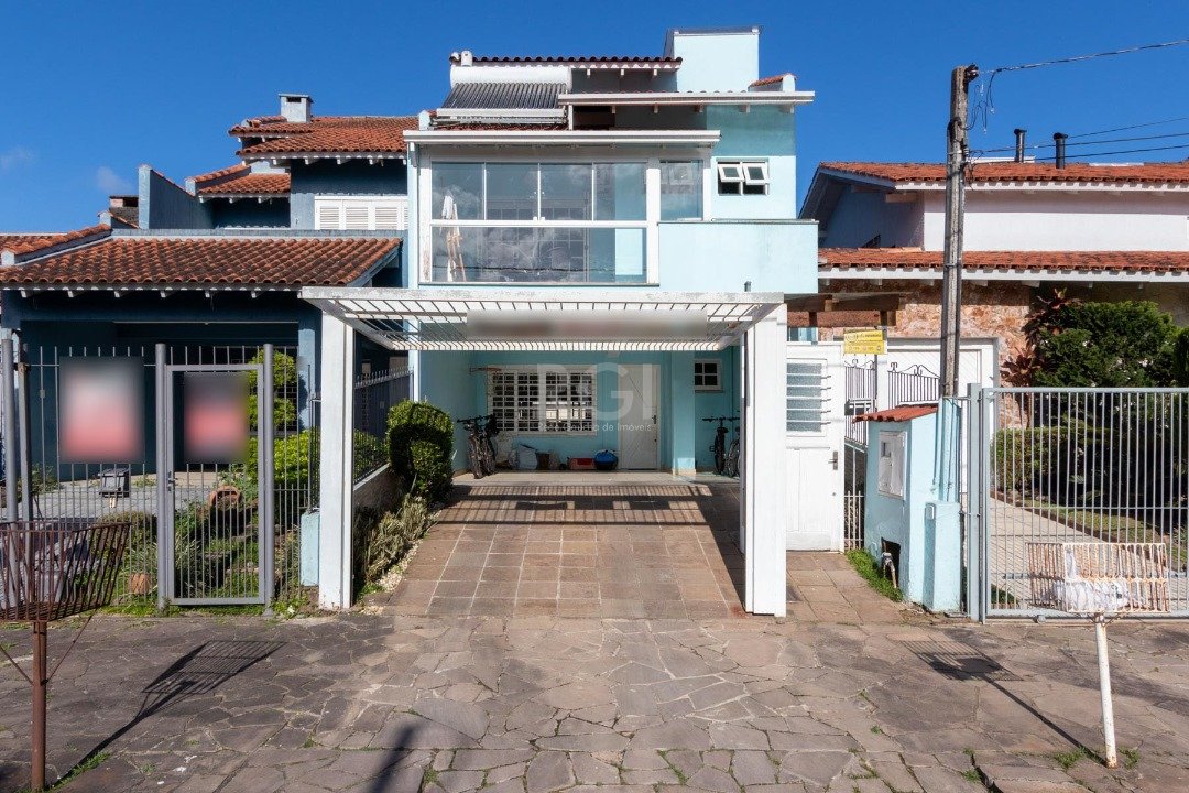 Casa com 230m², 4 dormitórios, 1 suíte, 2 vagas no bairro Ipanema em Porto Alegre para Comprar