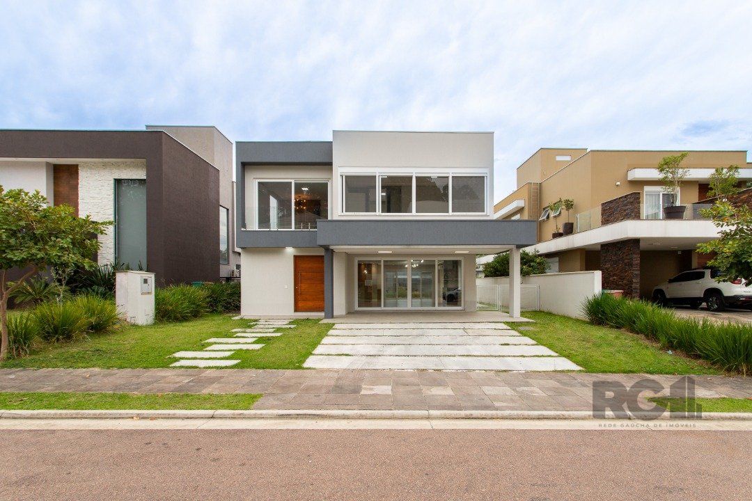 Casa Condominio para Venda - 300m², 3 dormitórios, sendo 3 suites, 2 vagas - Alphaville