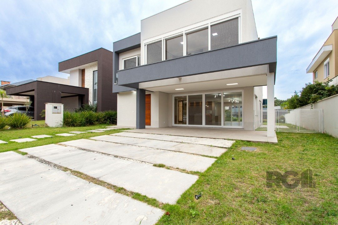 Casa Condominio para Venda - 300m², 3 dormitórios, sendo 3 suites, 2 vagas - Alphaville