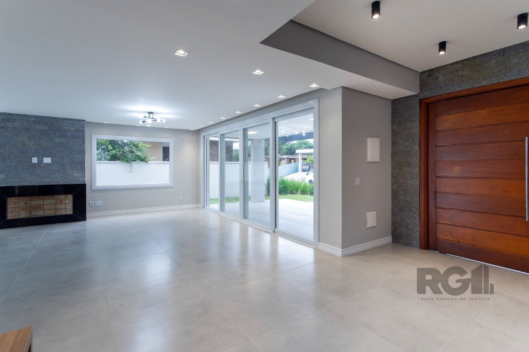 Casa Condominio para Venda - 300m², 3 dormitórios, sendo 3 suites, 2 vagas - Alphaville