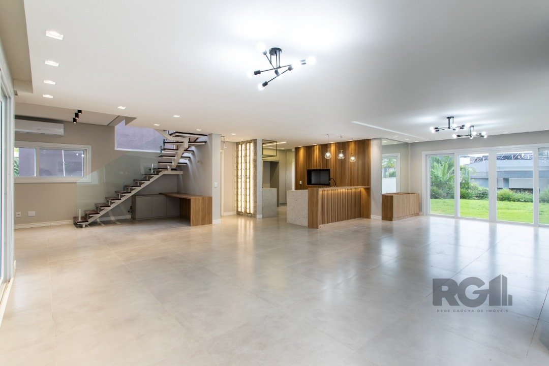 Casa Condominio para Venda - 300m², 3 dormitórios, sendo 3 suites, 2 vagas - Alphaville