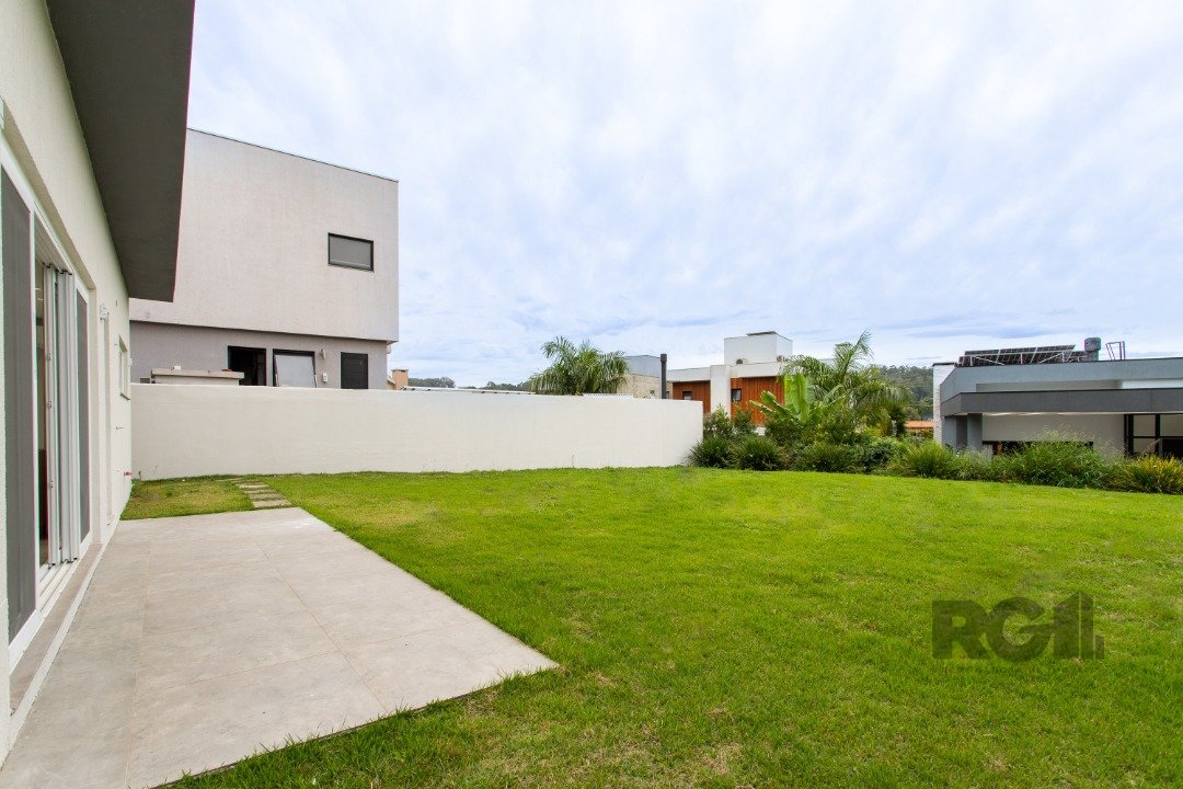 Casa Condominio para Venda - 300m², 3 dormitórios, sendo 3 suites, 2 vagas - Alphaville