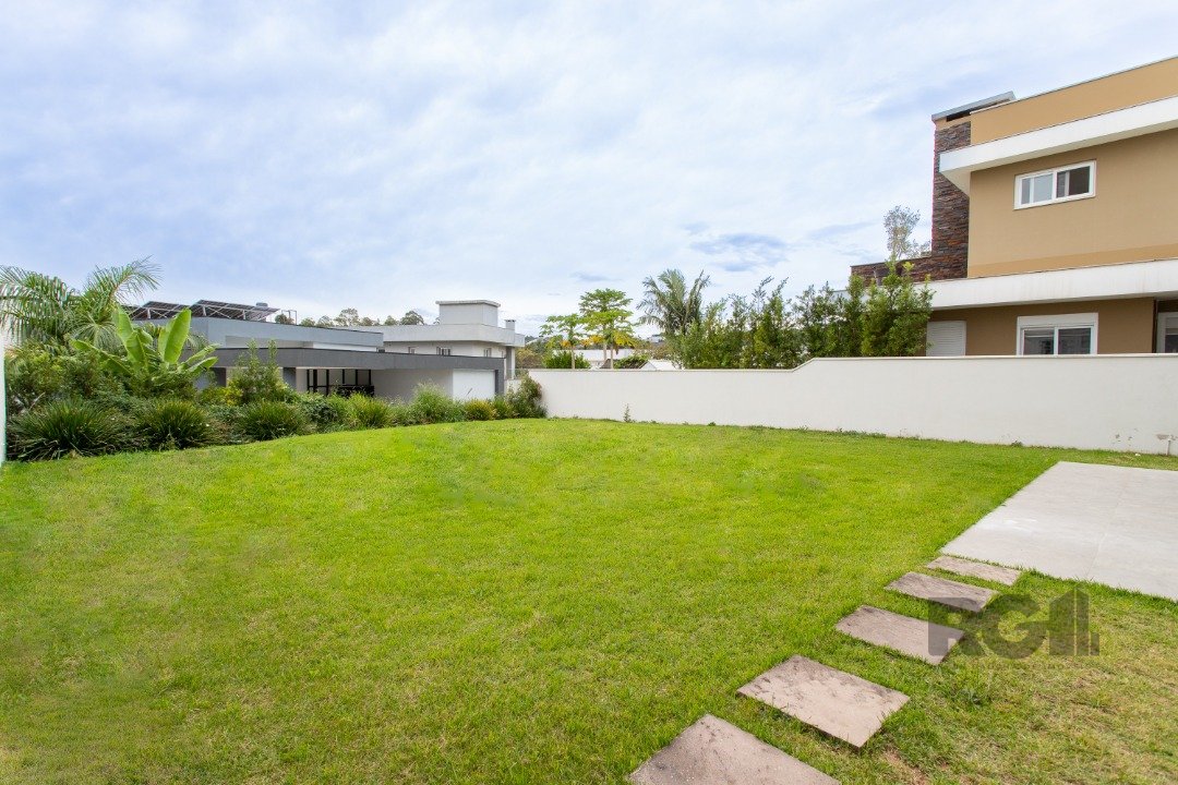 Casa Condominio para Venda - 300m², 3 dormitórios, sendo 3 suites, 2 vagas - Alphaville