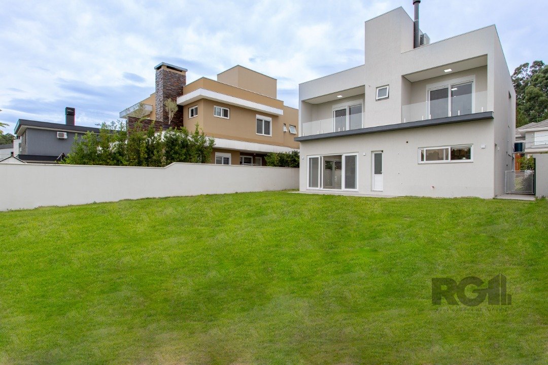 Casa Condominio para Venda - 300m², 3 dormitórios, sendo 3 suites, 2 vagas - Alphaville