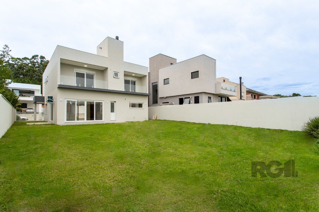 Casa Condominio para Venda - 300m², 3 dormitórios, sendo 3 suites, 2 vagas - Alphaville