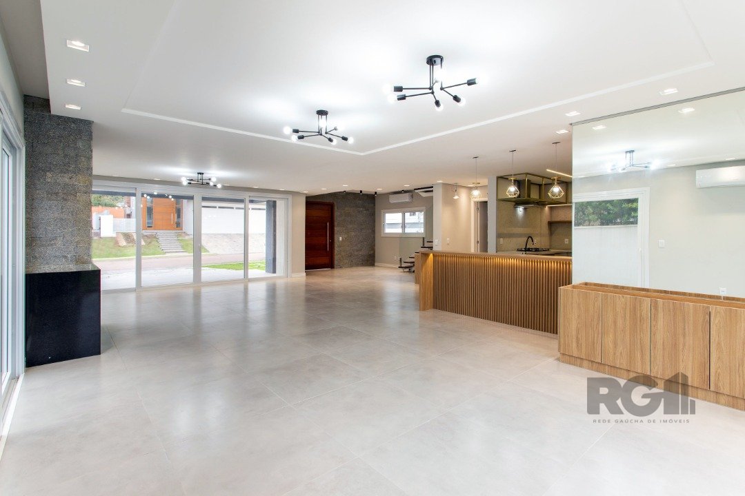 Casa Condominio para Venda - 300m², 3 dormitórios, sendo 3 suites, 2 vagas - Alphaville