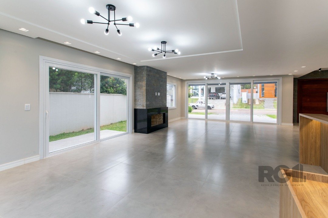 Casa Condominio para Venda - 300m², 3 dormitórios, sendo 3 suites, 2 vagas - Alphaville