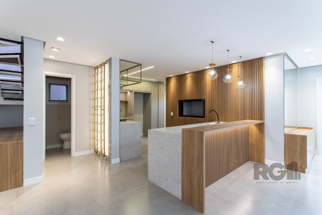 Casa Condominio para Venda - 300m², 3 dormitórios, sendo 3 suites, 2 vagas - Alphaville