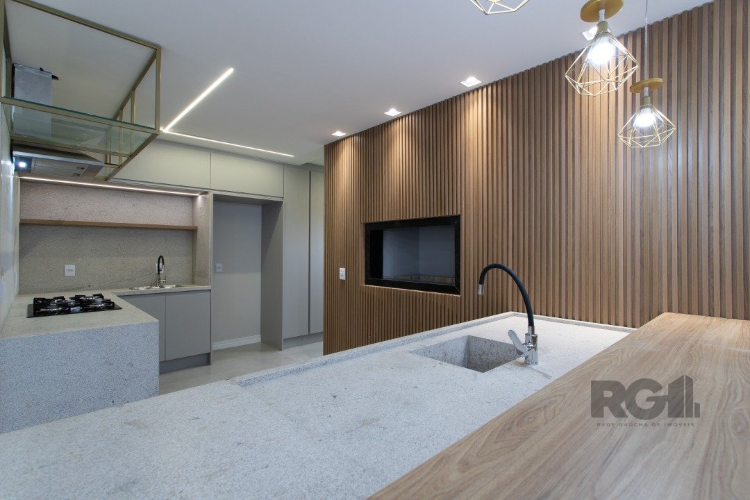Casa Condominio para Venda - 300m², 3 dormitórios, sendo 3 suites, 2 vagas - Alphaville