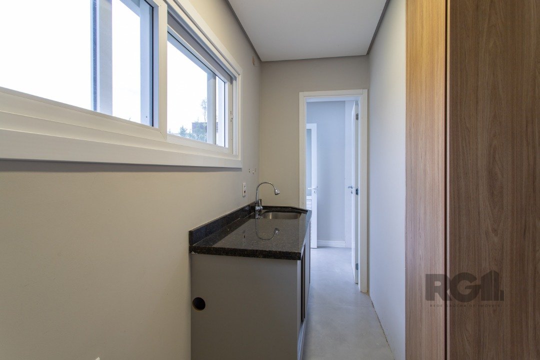 Casa Condominio para Venda - 300m², 3 dormitórios, sendo 3 suites, 2 vagas - Alphaville