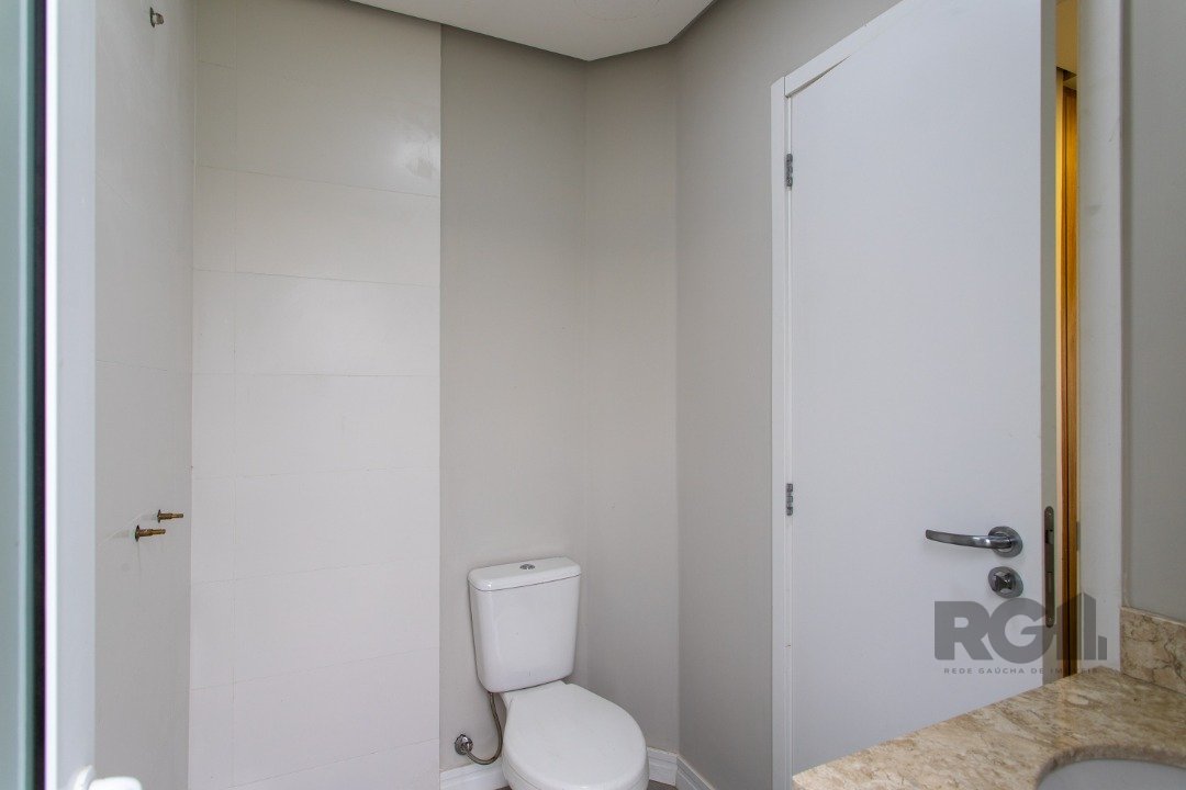 Casa Condominio para Venda - 300m², 3 dormitórios, sendo 3 suites, 2 vagas - Alphaville