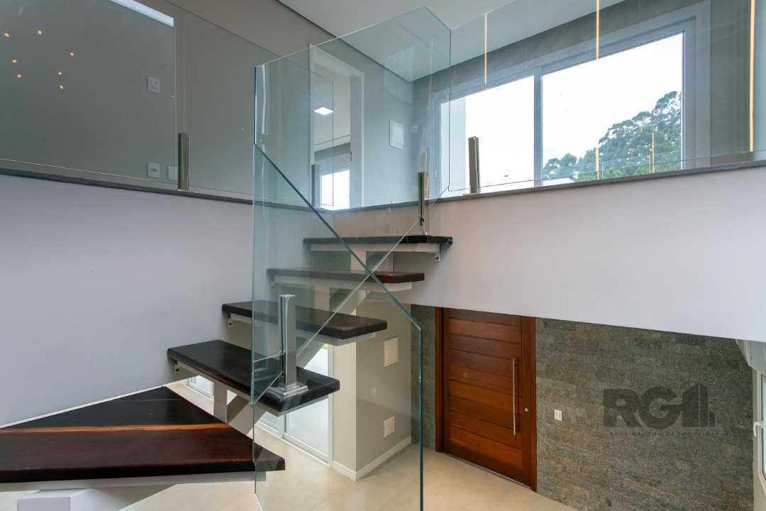 Casa Condominio para Venda - 300m², 3 dormitórios, sendo 3 suites, 2 vagas - Alphaville