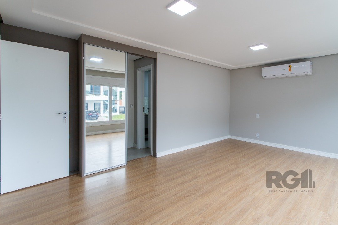 Casa Condominio para Venda - 300m², 3 dormitórios, sendo 3 suites, 2 vagas - Alphaville