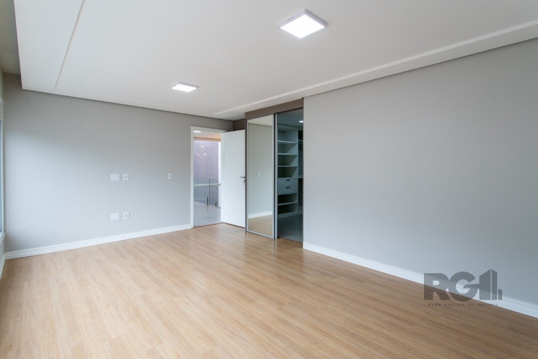 Casa Condominio para Venda - 300m², 3 dormitórios, sendo 3 suites, 2 vagas - Alphaville