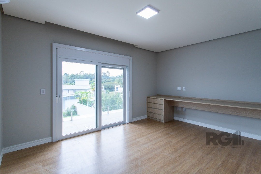 Casa Condominio para Venda - 300m², 3 dormitórios, sendo 3 suites, 2 vagas - Alphaville