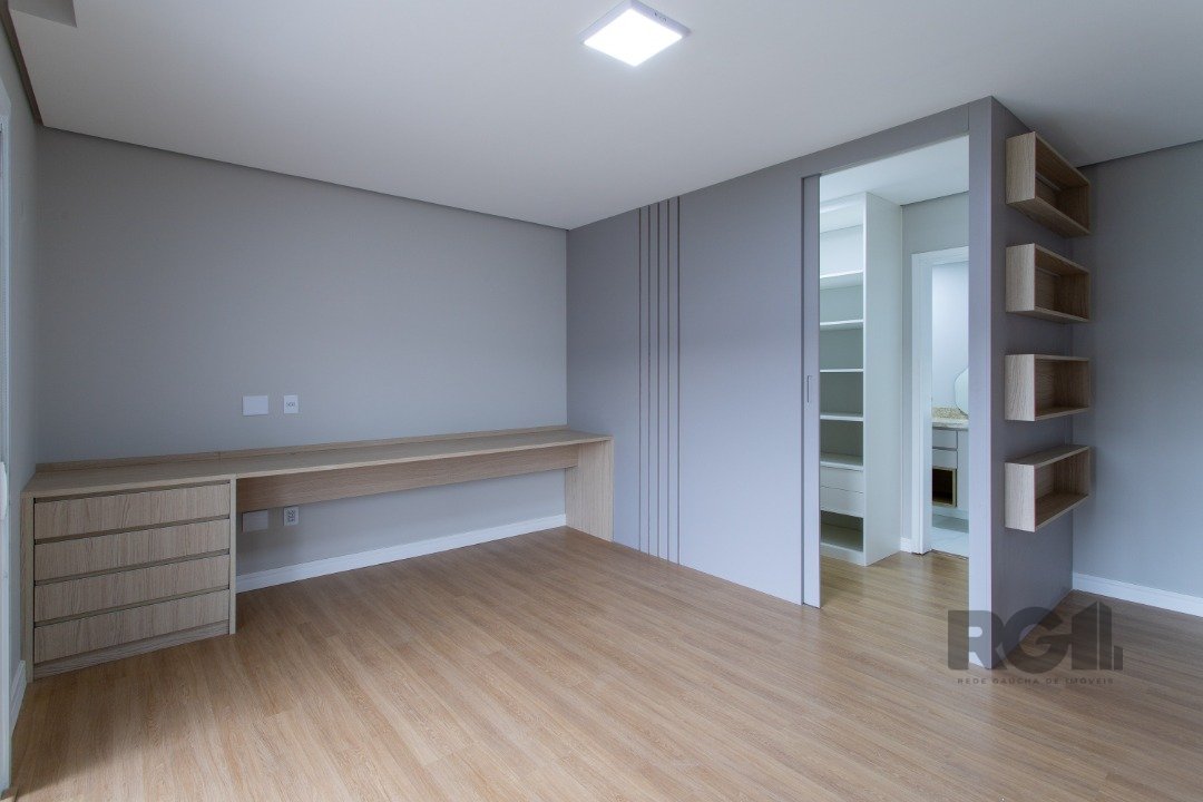 Casa Condominio para Venda - 300m², 3 dormitórios, sendo 3 suites, 2 vagas - Alphaville