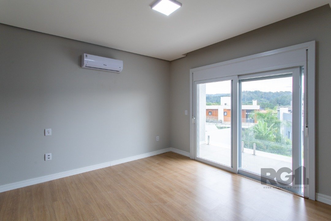 Casa Condominio para Venda - 300m², 3 dormitórios, sendo 3 suites, 2 vagas - Alphaville