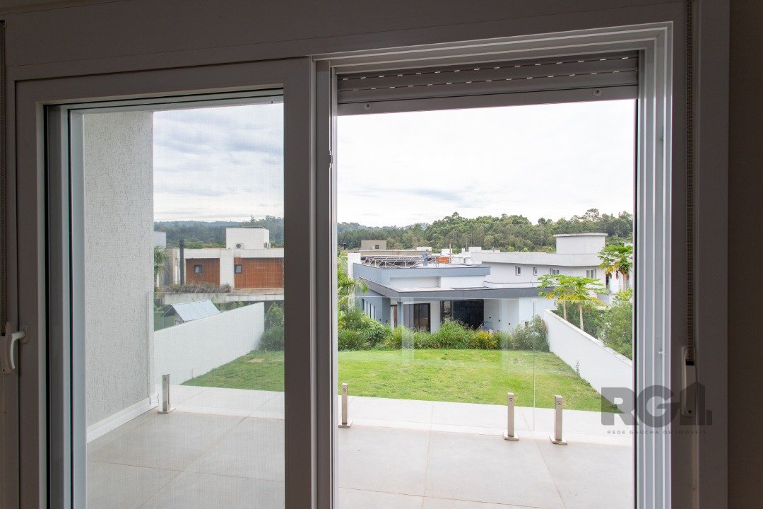 Casa Condominio para Venda - 300m², 3 dormitórios, sendo 3 suites, 2 vagas - Alphaville