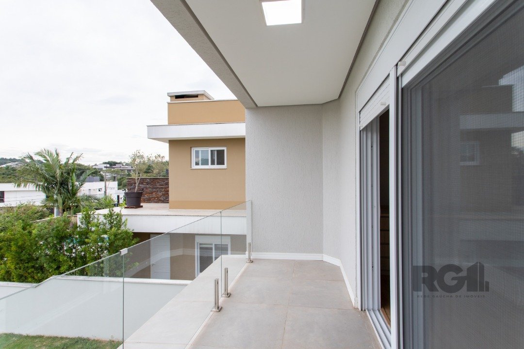 Casa Condominio para Venda - 300m², 3 dormitórios, sendo 3 suites, 2 vagas - Alphaville