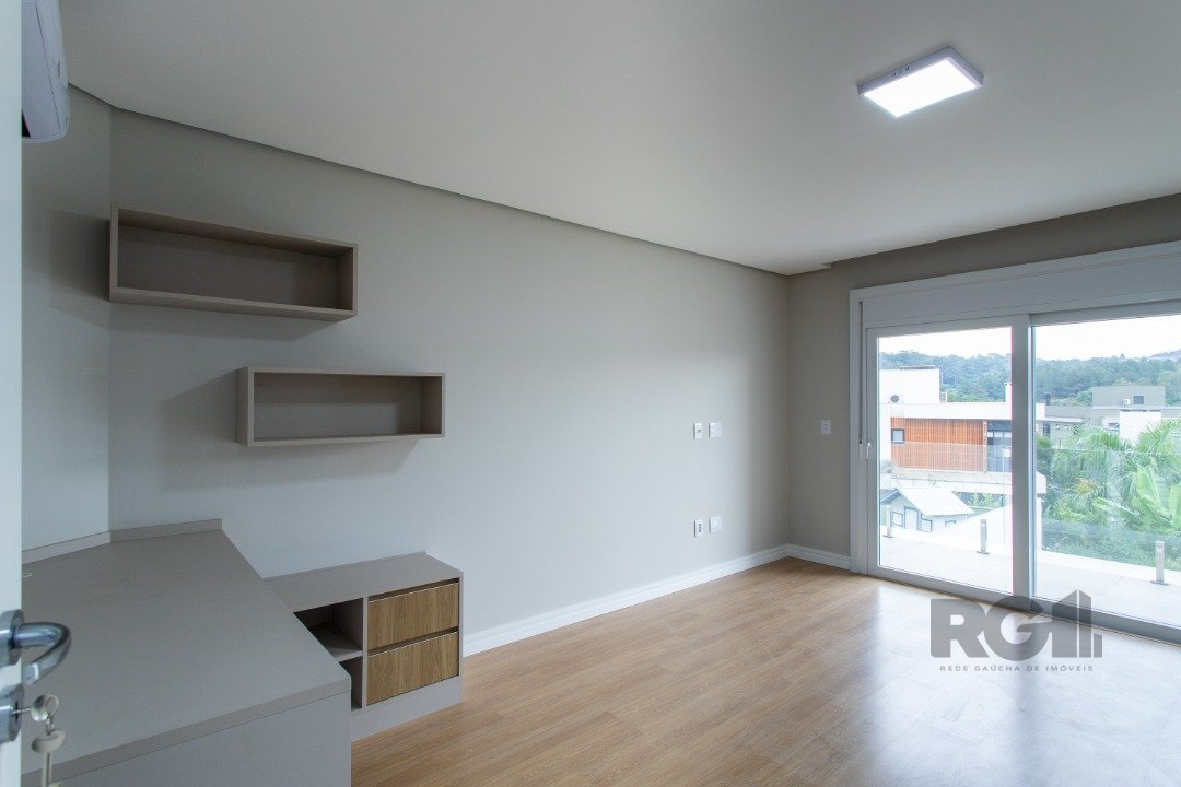 Casa Condominio para Venda - 300m², 3 dormitórios, sendo 3 suites, 2 vagas - Alphaville