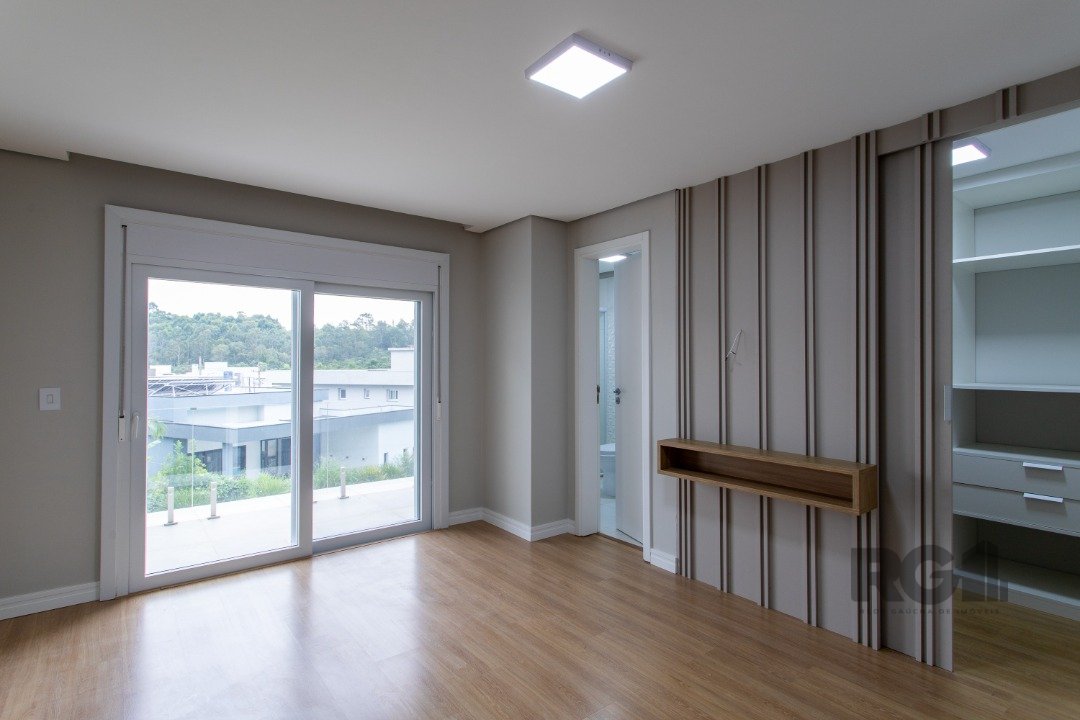 Casa Condominio para Venda - 300m², 3 dormitórios, sendo 3 suites, 2 vagas - Alphaville
