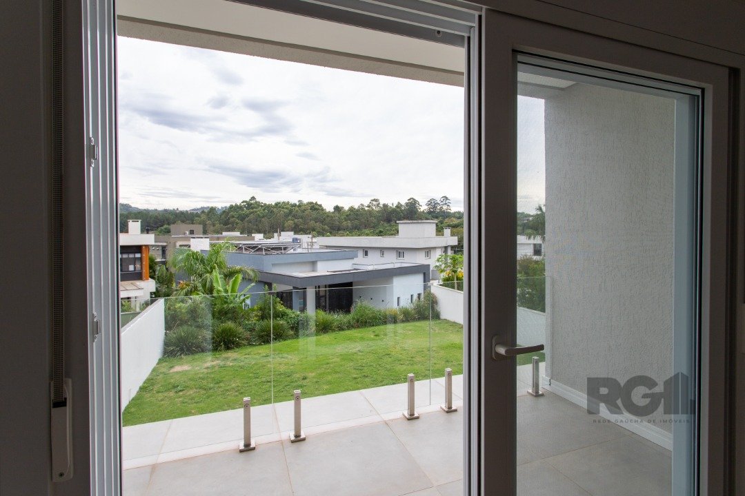 Casa Condominio para Venda - 300m², 3 dormitórios, sendo 3 suites, 2 vagas - Alphaville