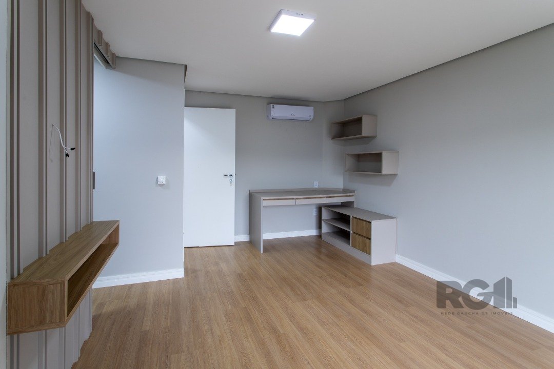 Casa Condominio para Venda - 300m², 3 dormitórios, sendo 3 suites, 2 vagas - Alphaville
