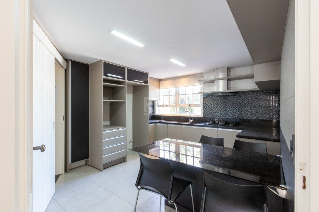 Casa à venda com 5 quartos, 298m² - Foto 10