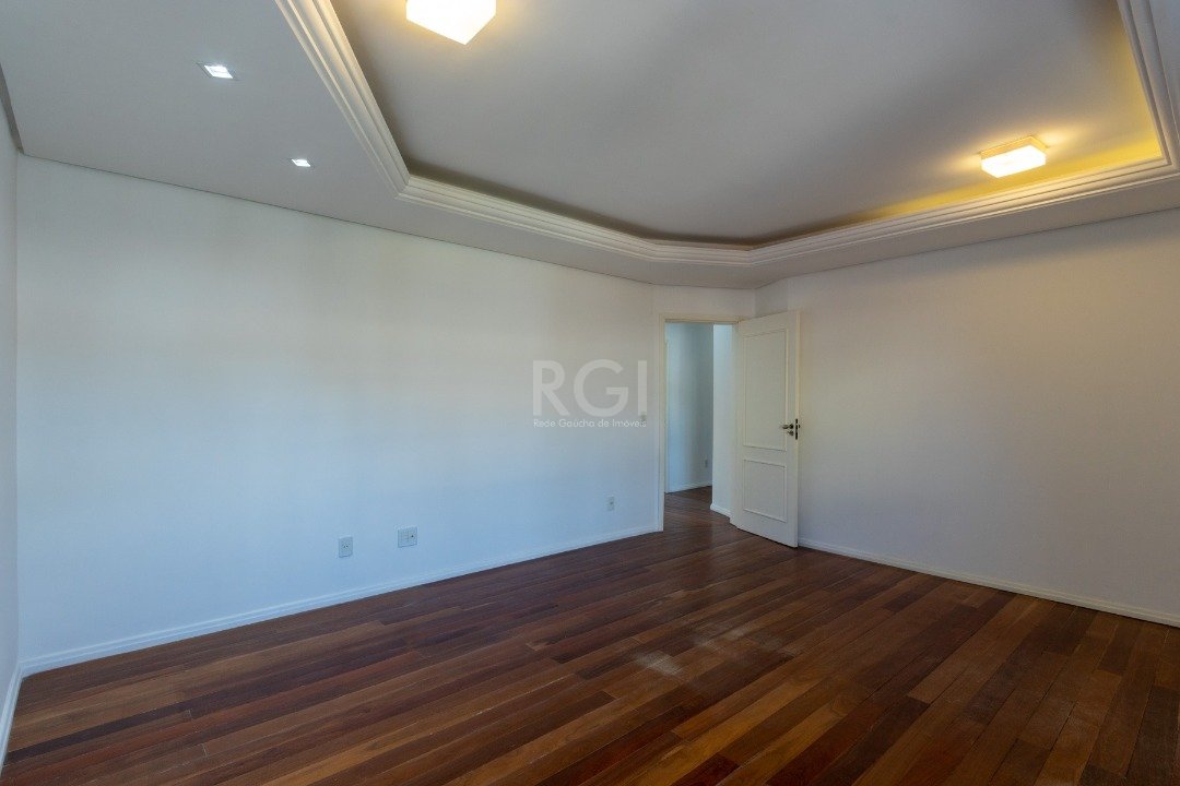 Casa à venda com 5 quartos, 298m² - Foto 35