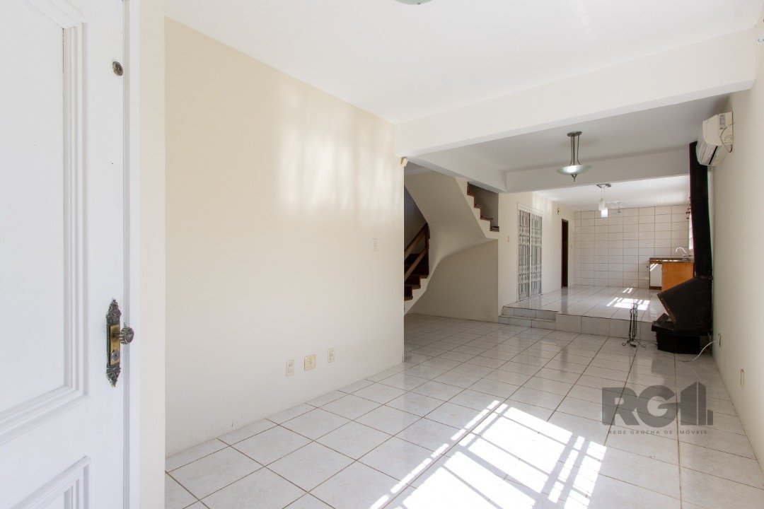 Casa para alugar com 4 quartos, 286m² - Foto 1