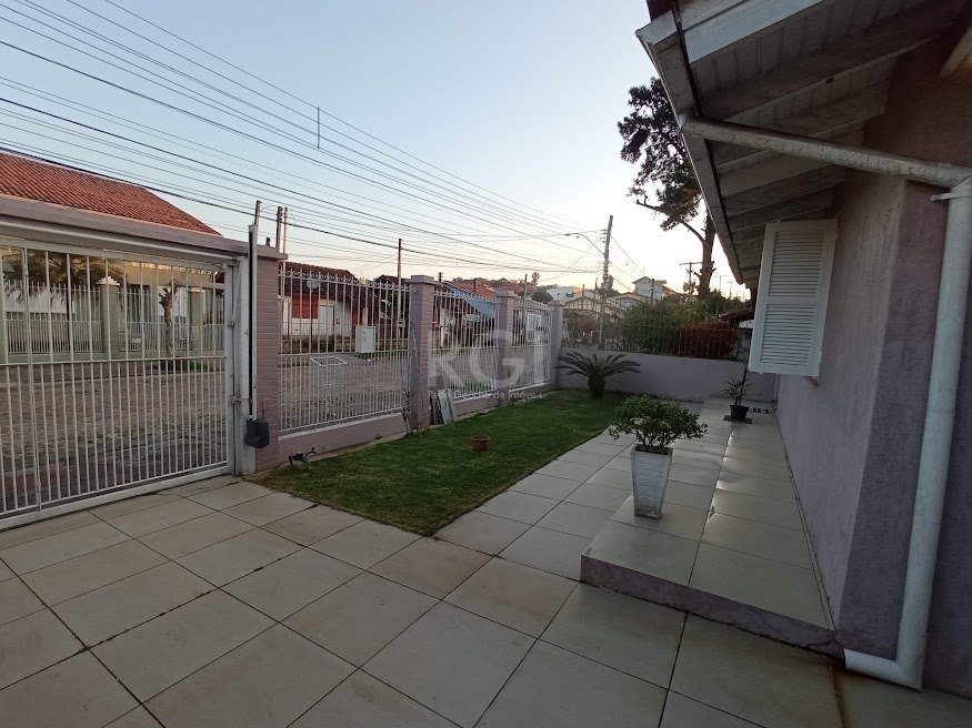 Casa à venda com 3 quartos, 290m² - Foto 2