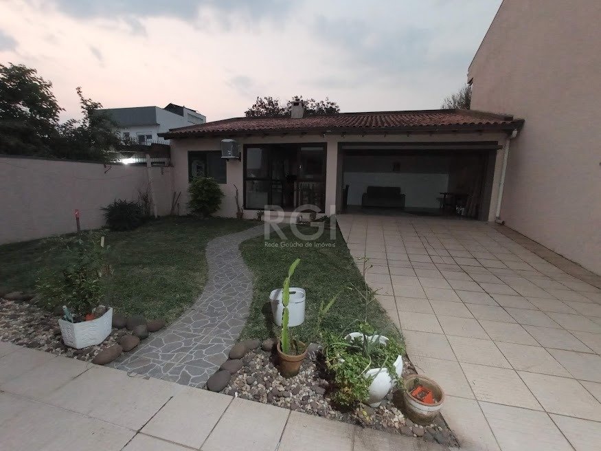 Casa à venda com 3 quartos, 290m² - Foto 3