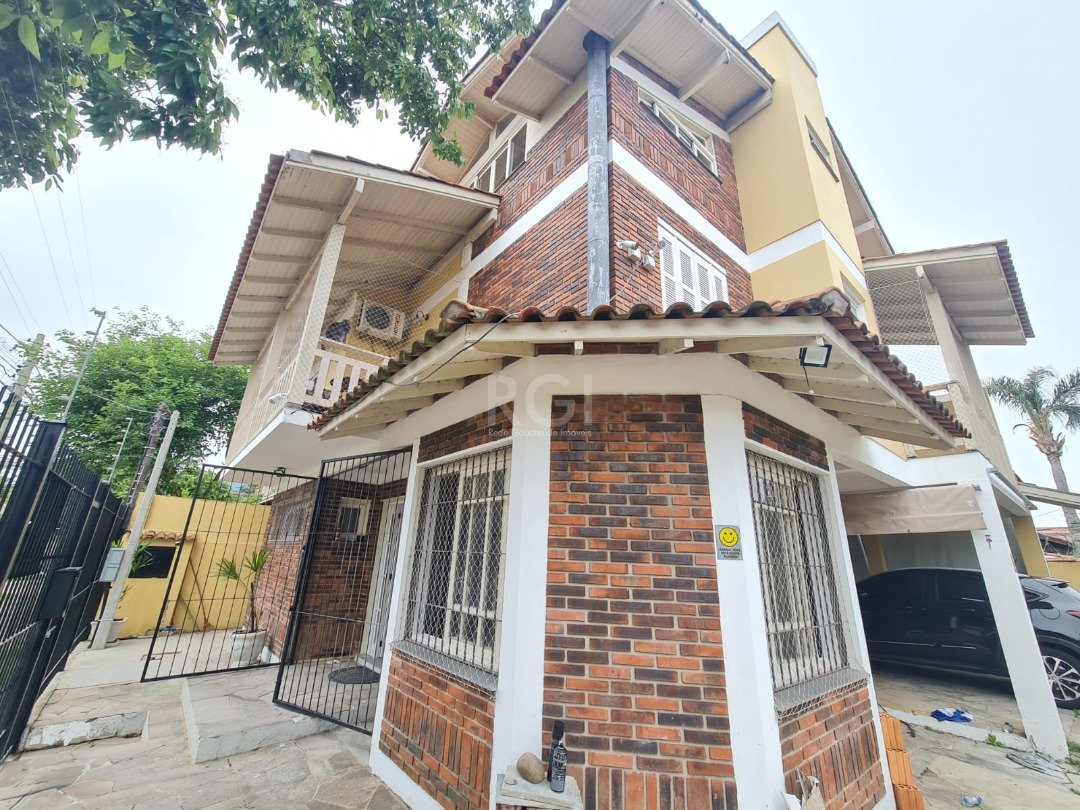 Casa à venda com 3 quartos, 193m² - Foto 1