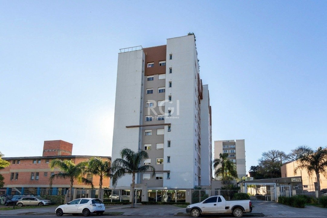 Apartamento com 73m², 3 dormitórios, 1 suíte, 2 vagas no bairro Tristeza em Porto Alegre para Comprar