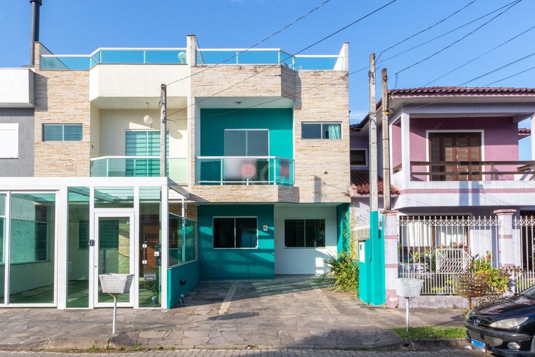 Casa com 178m², 3 dormitórios, 1 suíte, 2 vagas no bairro Hípica em Porto Alegre para Comprar