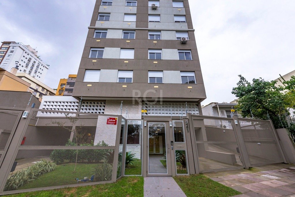 Apartamento com 65m², 3 dormitórios, 1 suíte, 1 vaga no bairro Petrópolis em Porto Alegre para Comprar
