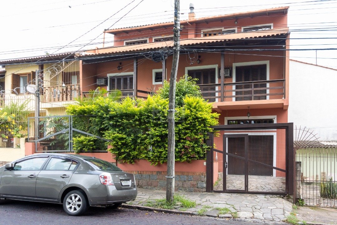 Casa para alugar com 3 quartos, 249m² - Foto 1