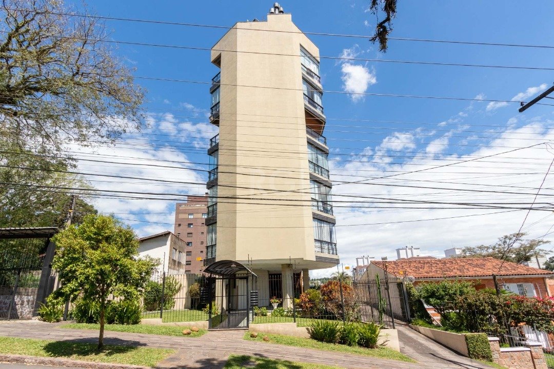 Cobertura com 157m², 2 dormitórios, 2 vagas no bairro Tristeza em Porto Alegre para Comprar