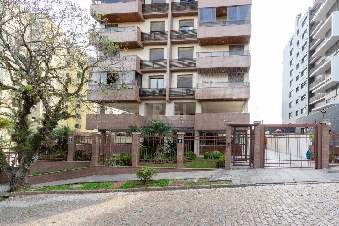Apartamento com 134m², 3 dormitórios, 1 suíte, 3 vagas no bairro Tristeza em Porto Alegre para Comprar