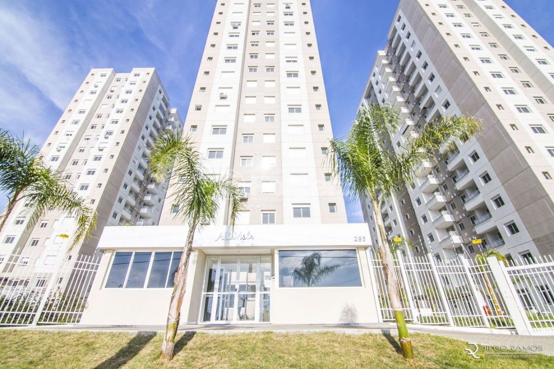 Apartamento com 50m², 3 dormitórios, 1 suíte, 1 vaga no bairro Farrapos em Porto Alegre para Comprar