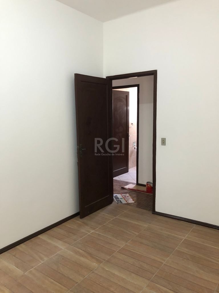 Casa à venda com 4 quartos, 144m² - Foto 2