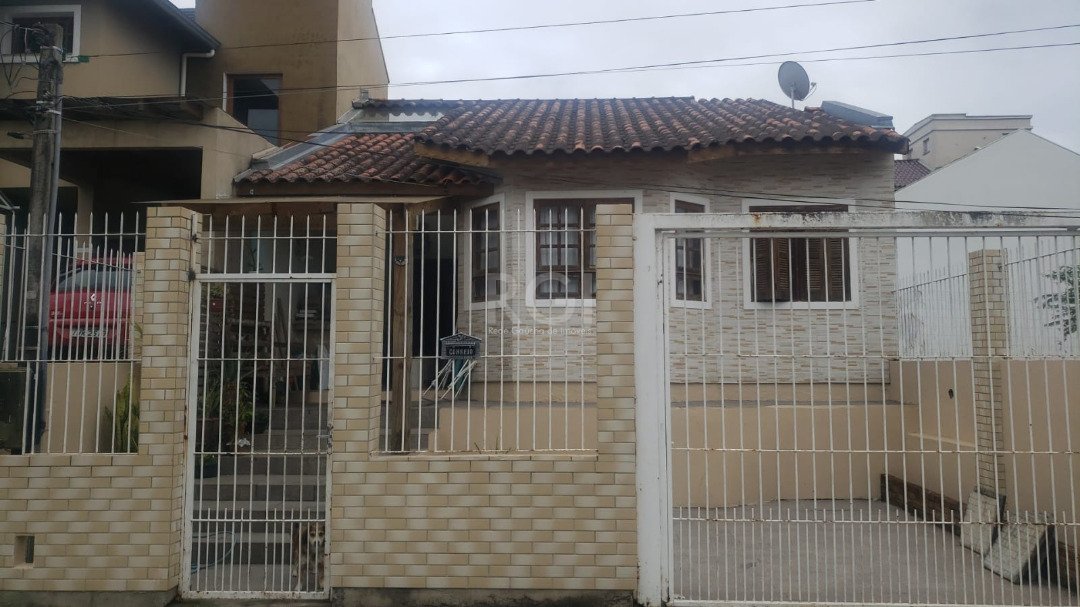 Casa com 80m², 3 dormitórios, 1 suíte, 1 vaga no bairro Guarujá em Porto Alegre para Comprar